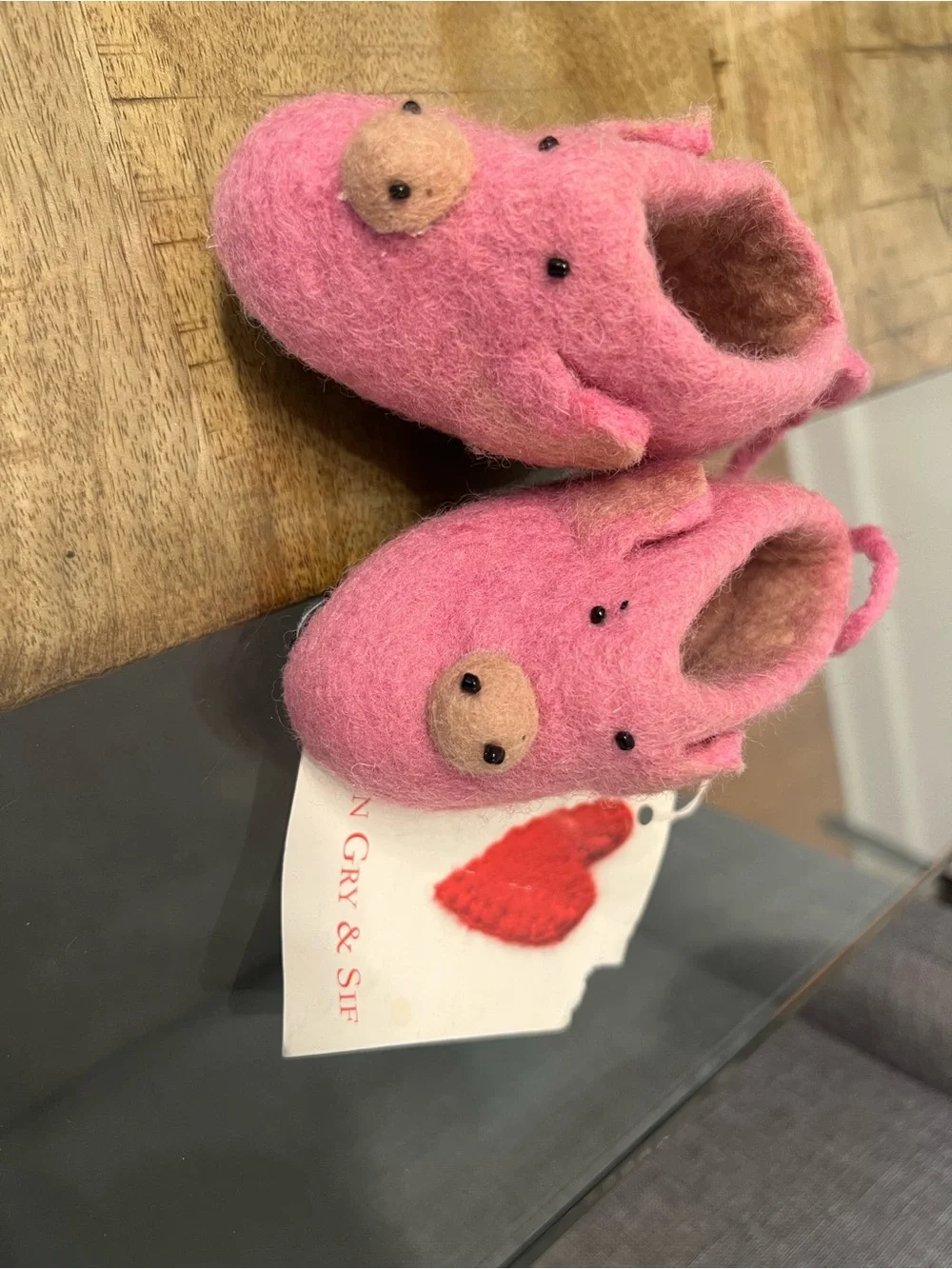 handmade wool pink pig shoes from the Danish design brand Én Gry & Sif